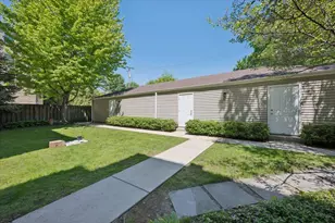 819 Foster St, Evanston, IL 60201 - Photo 15