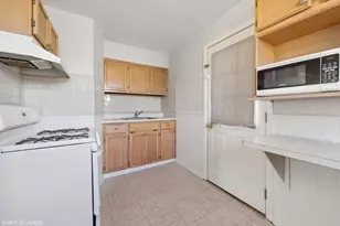 9518 S 53rd Ave, Oak Lawn, IL 60453 - Photo 7