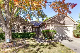 920 Lee Ct, Buffalo Grove, IL 60089 - Photo 3
