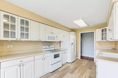 701 Lake Hinsdale Drive #412, Willowbrook, IL 60527 - Photo 11