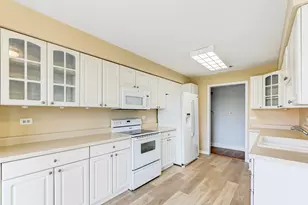 701 Lake Hinsdale Dr, Willowbrook, IL 60527 - Photo 11