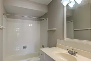 701 Lake Hinsdale Dr, Willowbrook, IL 60527 - Photo 15