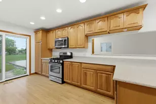 440 Aster Ln, Hoffman Estates, IL 60169 - Photo 5