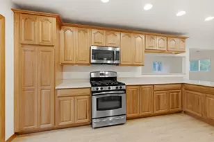 440 Aster Ln, Hoffman Estates, IL 60169 - Photo 7