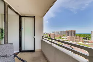 3930 N Pine Grove Ave, Chicago, IL 60613 - Photo 15