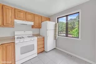 2 Dennis Ct, Schaumburg, IL 60193 - Photo 7