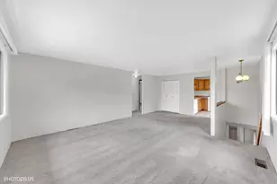 2 Dennis Ct, Schaumburg, IL 60193 - Photo 3