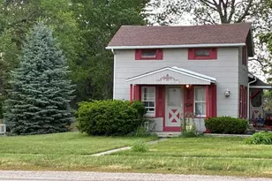 704 W Grant Hwy, Marengo, IL 60152 - Photo 1