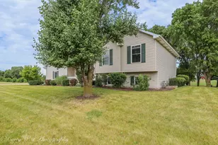 480 N Aspen Dr, Cortland, IL 60112 - Photo 5