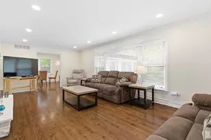 1725 Sunset Ridge Rd, Glenview, IL 60025 - Photo 3