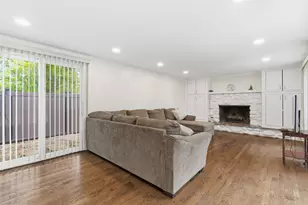 1725 Sunset Ridge Rd, Glenview, IL 60025 - Photo 7