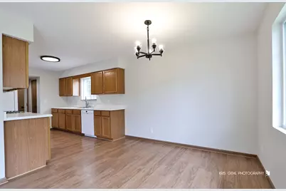 661 Silver Creek Road #661, Woodstock, IL 60098 - Photo 5