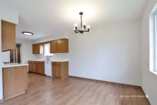661 Silver Creek Rd, Woodstock, IL 60098 - Photo 5
