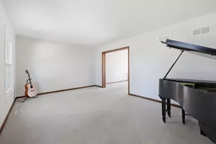 254 Woodville Ln, Schaumburg, IL 60193 - Photo 3