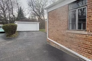 2223 Hawthorne Rd, Homewood, IL 60430 - Photo 3