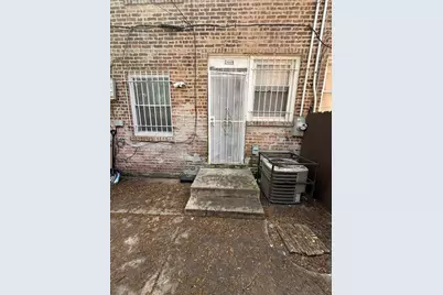 2448 E 74th Street, Chicago, IL 60649 - Photo 35