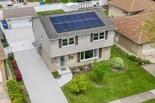 442 Courtesy Ln, Des Plaines, IL 60018 - Photo 1