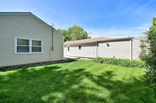 108 Cedar Cir, Streamwood, IL 60107 - Photo 25
