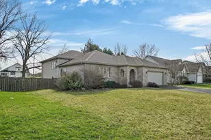 420 Windsor Dr, Oswego, IL 60543 - Photo 3