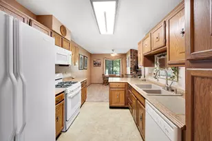 1626 Vermont Dr, Elk Grove Village, IL 60007 - Photo 9