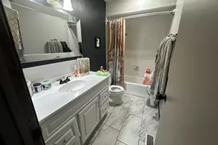 5700 Dutch Mill Ct, Hanover Park, IL 60133 - Photo 7