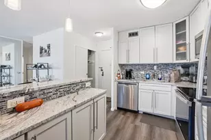5757 N Sheridan Rd, Chicago, IL 60660 - Photo 11