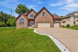 10S372 Tim Ct, Willowbrook, IL 60527 - Photo 1