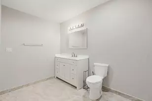 10S372 Tim Ct, Willowbrook, IL 60527 - Photo 17