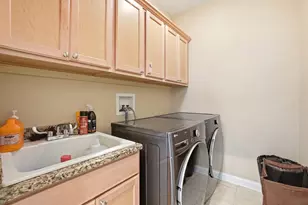 10S372 Tim Ct, Willowbrook, IL 60527 - Photo 13