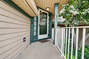 943 Ridgefield Ln, Wheeling, IL 60090 - Photo 3