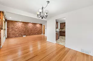 8737 S 50th Ave, Oak Lawn, IL 60453 - Photo 7
