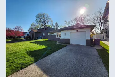 16 N Kenilworth Avenue, Mount Prospect, IL 60056 - Photo 3