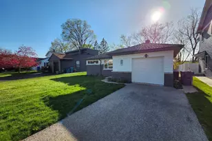 16 N Kenilworth Ave, Mount Prospect, IL 60056 - Photo 3