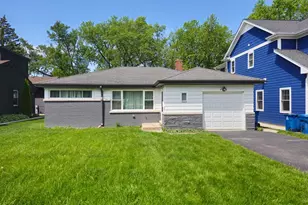 16 N Kenilworth Ave, Mount Prospect, IL 60056 - Photo 1