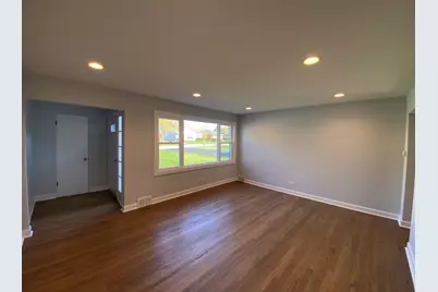 16 N Kenilworth Avenue, Mount Prospect, IL 60056 - Photo 5