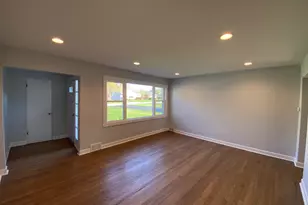 16 N Kenilworth Ave, Mount Prospect, IL 60056 - Photo 5