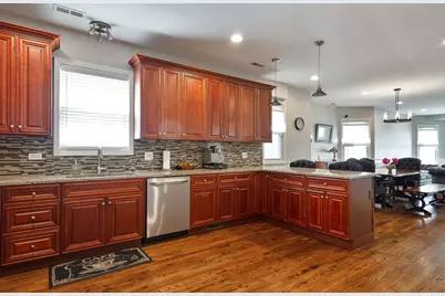 2255 N Avers Avenue, Chicago, IL 60647 - Photo 17