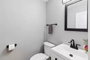 721 Ambria Dr, Mundelein, IL 60060 - Photo 5