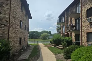 340 Klein Creek Ct, Carol Stream, IL 60188 - Photo 3