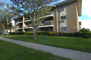 4755 W 101st St, Oak Lawn, IL 60453 - Photo 1