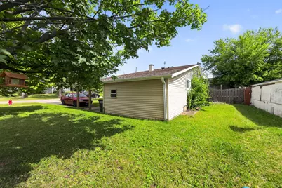 110 W Valley View Drive, McHenry, IL 60051 - Photo 5