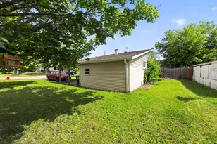 110 W Valley View Dr, McHenry, IL 60051 - Photo 5