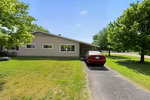 110 W Valley View Dr, McHenry, IL 60051 - Photo 9