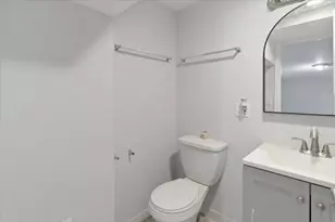 910 W Gunnison St, Chicago, IL 60640 - Photo 9
