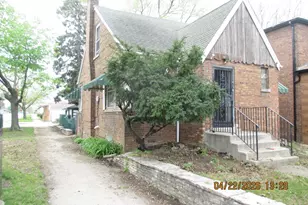 9058 S Jeffery Blvd, Chicago, IL 60617 - Photo 3