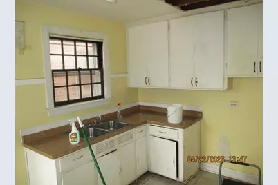 9058 S Jeffery Boulevard, Chicago, IL 60617 - Photo 13