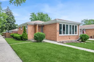 8559 N Osceola Ave, Niles, IL 60714 - Photo 1