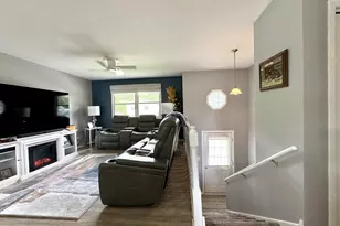 315 Maplewood Dr, Lakemoor, IL 60051 - Photo 3