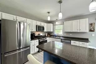 315 Maplewood Dr, Lakemoor, IL 60051 - Photo 11