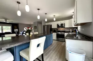315 Maplewood Dr, Lakemoor, IL 60051 - Photo 9